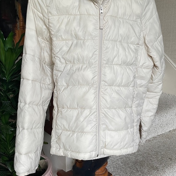 Abercrombie & Fitch Lightweight Cream White Packable Puffer Jacket - Picture 5 of 16